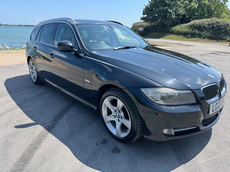 BMW 3 SERIES 2.0 320i Exclusive Edition